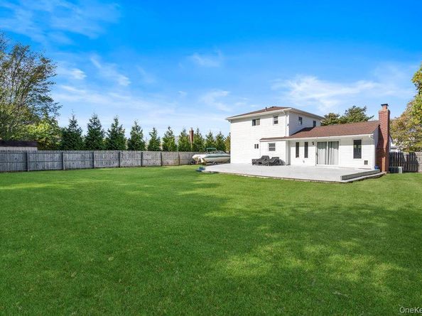 10 Riverdale Avenue, Oakdale NY 11769