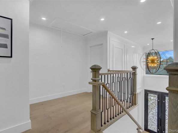 126 Rim Lane, Hicksville NY 11801