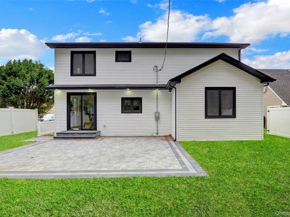 126 Rim Lane, Hicksville NY 11801