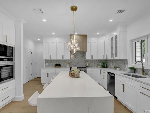 126 Rim Lane, Hicksville NY 11801
