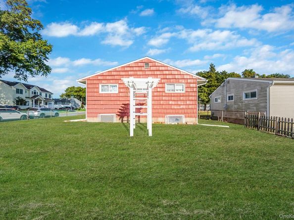 2 Sydney Street, Plainview NY 11803