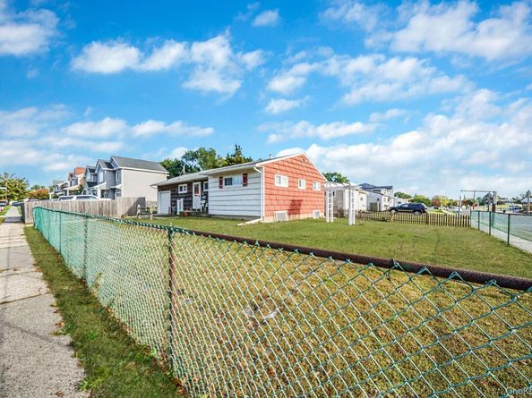 2 Sydney Street, Plainview NY 11803