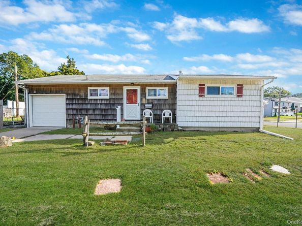 2 Sydney Street, Plainview NY 11803