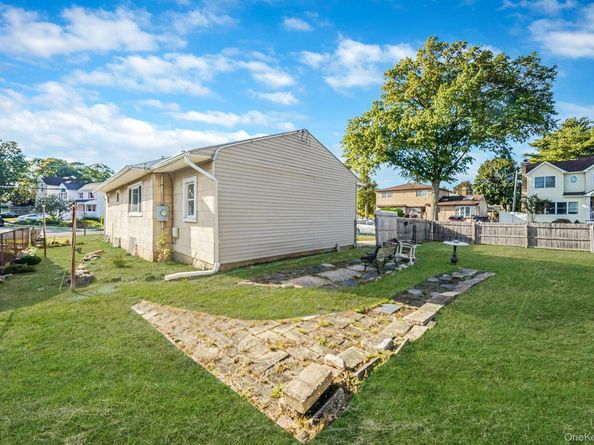 2 Sydney Street, Plainview NY 11803
