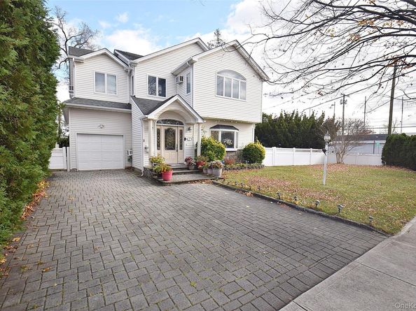 2 Aster Drive, New Hyde Park NY 11040