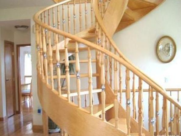 2 Aster Drive, New Hyde Park NY 11040