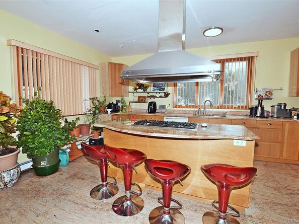 2 Aster Drive, New Hyde Park NY 11040