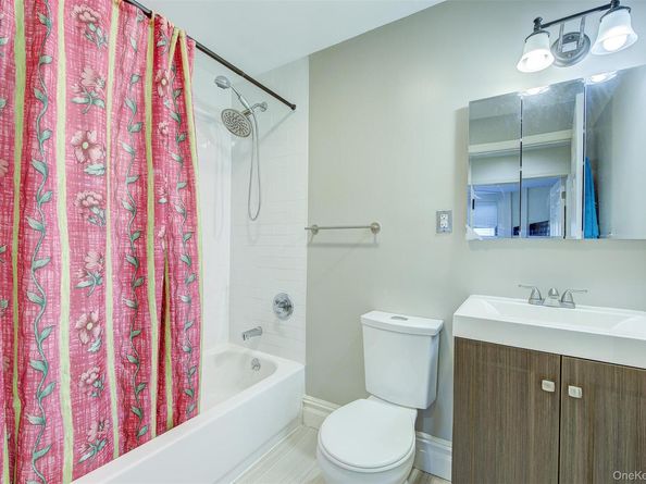 13546 Grand Central Parkway 4C, Briarwood NY 11435