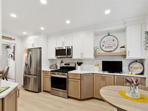 107 Fairfield Drive N 107, Saint James NY 11780