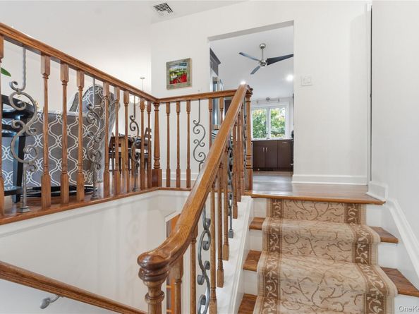 17 Lanier Lane, Bay Shore NY 11706