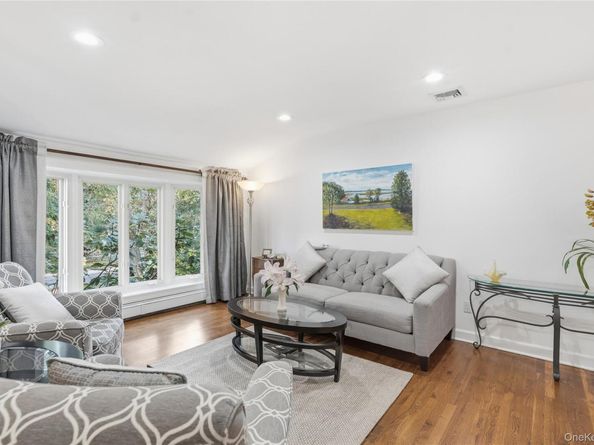 17 Lanier Lane, Bay Shore NY 11706