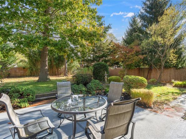 17 Lanier Lane, Bay Shore NY 11706