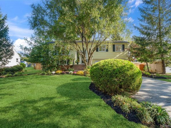 17 Lanier Lane, Bay Shore NY 11706