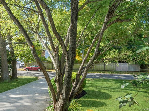 17 Lanier Lane, Bay Shore NY 11706