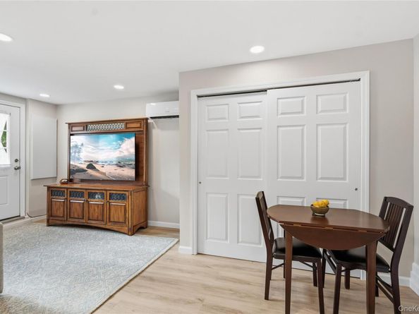 17 Lanier Lane, Bay Shore NY 11706