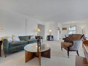 7 Chateaux Circle 7H, Scarsdale NY 10583