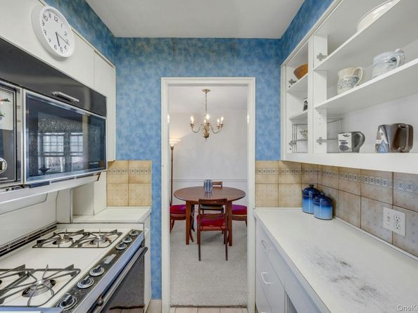 7 Chateaux Circle 7H, Scarsdale NY 10583