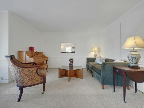 7 Chateaux Circle 7H, Scarsdale NY 10583