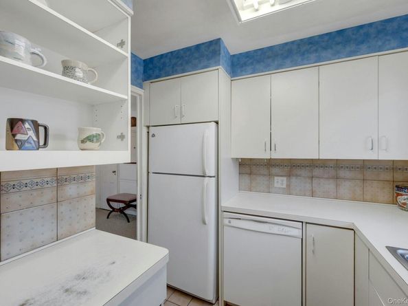 7 Chateaux Circle 7H, Scarsdale NY 10583