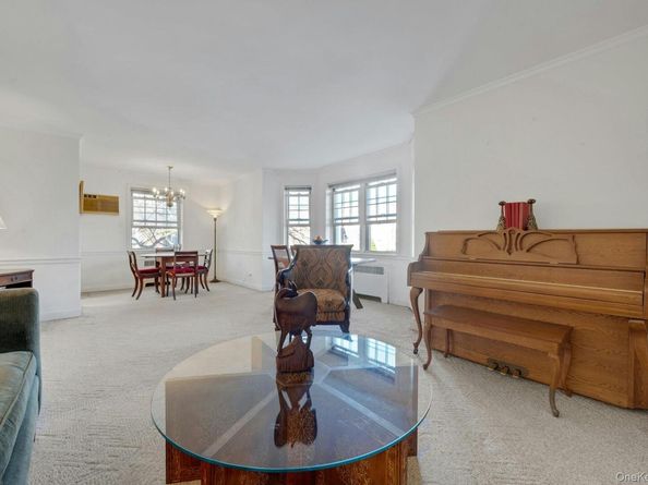 7 Chateaux Circle 7H, Scarsdale NY 10583