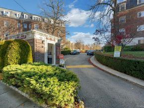 7 Chateaux Circle 7H, Scarsdale NY 10583