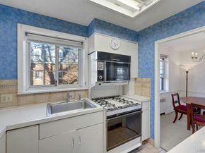 7 Chateaux Circle 7H, Scarsdale NY 10583