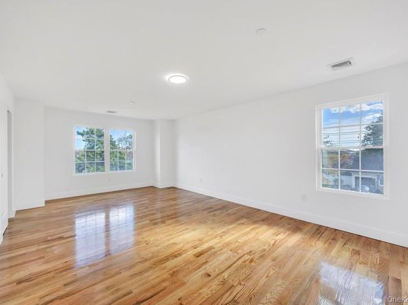 322 Miller Avenue, Freeport NY 11520