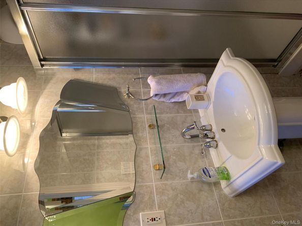 72-11 110 Street 3g, Forest Hills NY 11375