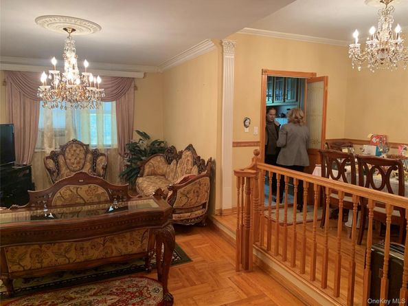 72-11 110 Street 3g, Forest Hills NY 11375