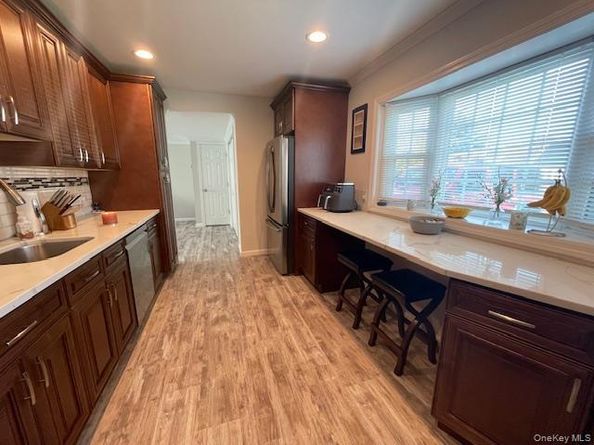 62 Old Farm Road, Levittown NY 11756