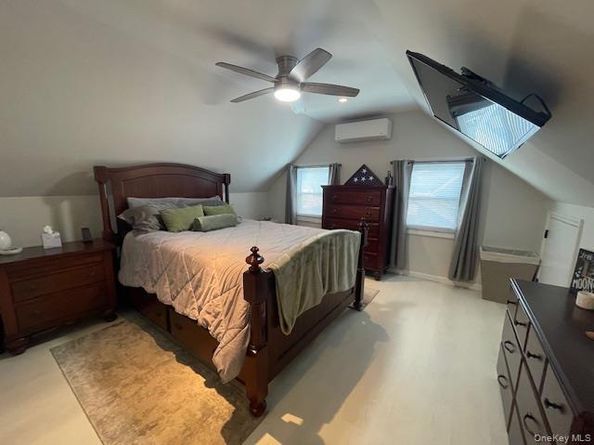 62 Old Farm Road, Levittown NY 11756