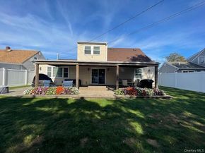 62 Old Farm Road, Levittown NY 11756