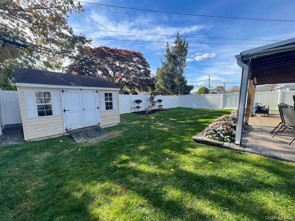 62 Old Farm Road, Levittown NY 11756