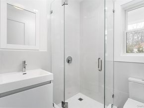 40 Waters Edge Road, Southampton NY 11968