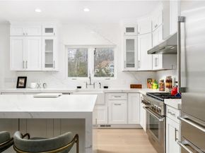 40 Waters Edge Road, Southampton NY 11968