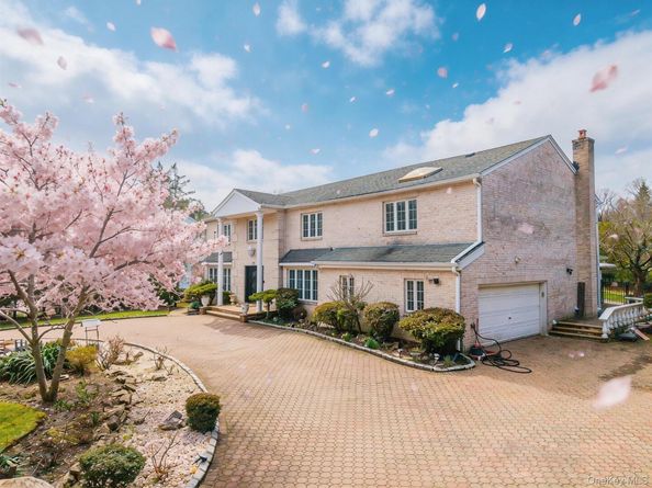 117 Plainview Road, Woodbury NY 11797