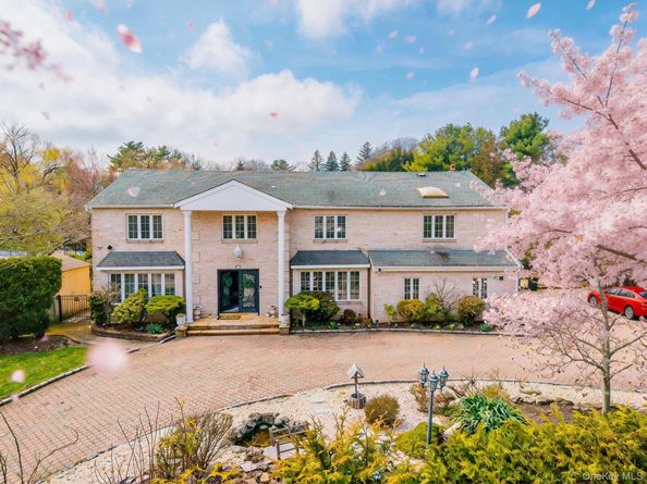 117 Plainview Road, Woodbury NY 11797