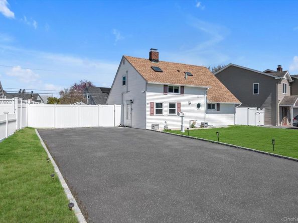 29 Cutter Lane, Levittown NY 11756