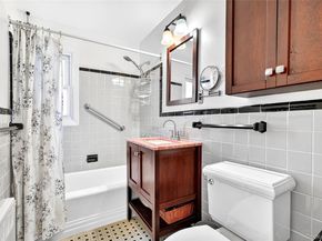 115 Robins Road 115, New Rochelle NY 10801