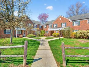 115 Robins Road 115, New Rochelle NY 10801