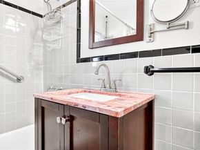 115 Robins Road 115, New Rochelle NY 10801