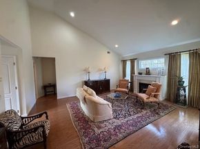 15 Constantine Way, Mount Sinai NY 11766