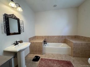 15 Constantine Way, Mount Sinai NY 11766