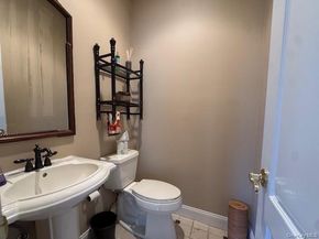 15 Constantine Way, Mount Sinai NY 11766