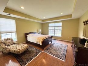 15 Constantine Way, Mount Sinai NY 11766