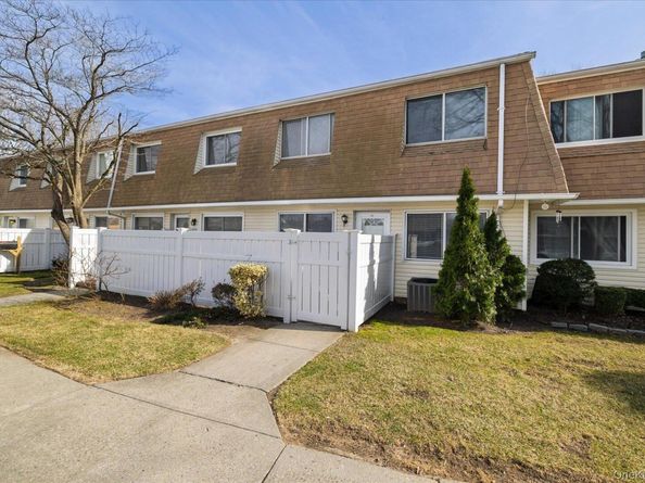107 Storm Drive, Holtsville NY 11742
