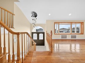 38 S Oaks Boulevard, Plainview NY 11803