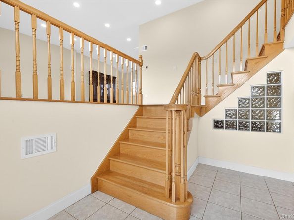 38 S Oaks Boulevard, Plainview NY 11803