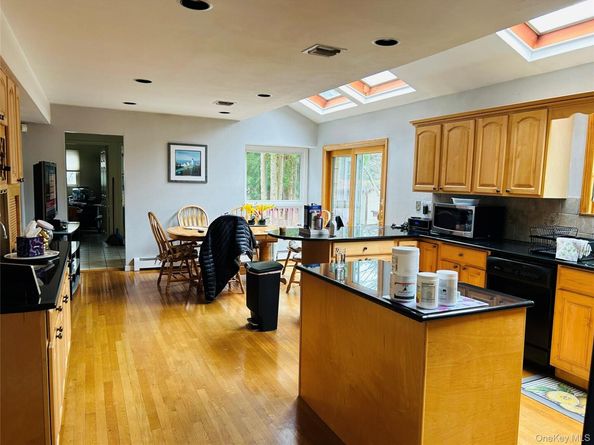 6 Cedarfield Terrace, Saint James NY 11780