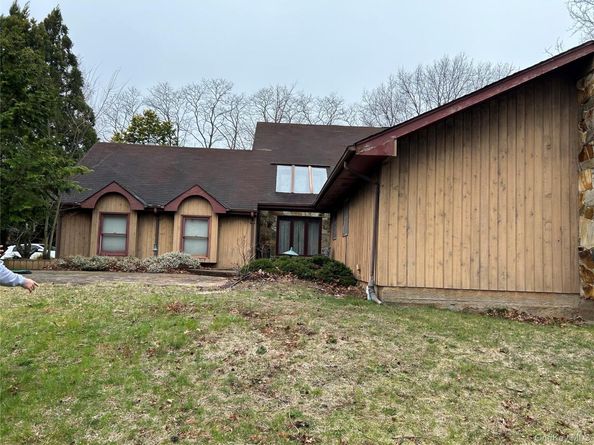 6 Cedarfield Terrace, Saint James NY 11780